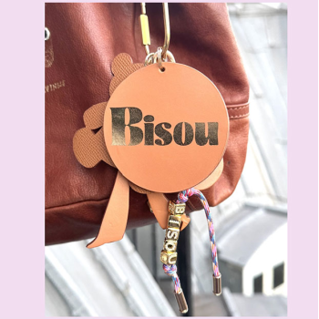 Bijou de sac bisous cuir camel maud fourier